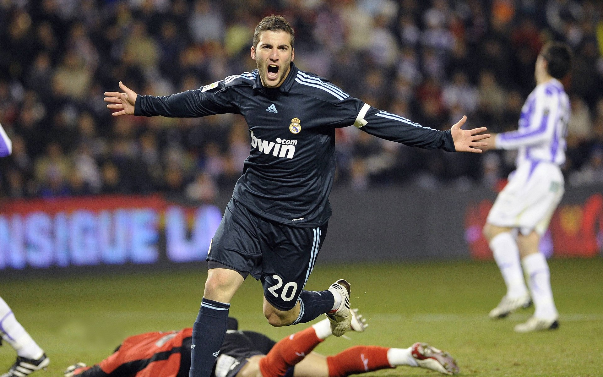 威廉姆斯奇迹之夜，拉塞尔统治全场，翻盘红牛改写F1格局